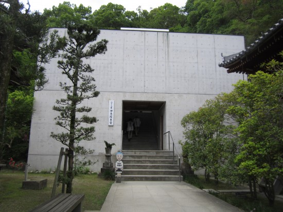 神恵院はやっぱりこのコンクリートの本堂入り口がインパクト有りです。2回目だったけどやっぱりそごかった。