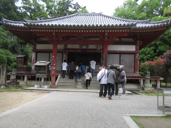観音寺の本堂です。
