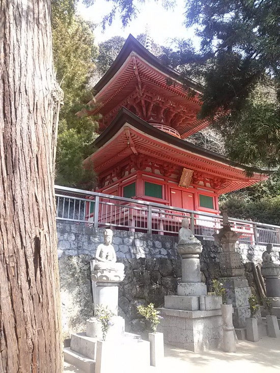 85番八栗寺の朱塗りの多宝塔。中には大日如来が安置されている。綺麗ですねぇー。