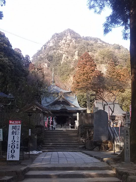 88番結願寺の大窪寺の本堂。山越えで天気が良ければ讃岐平野が一望できます。感動しますよ!!