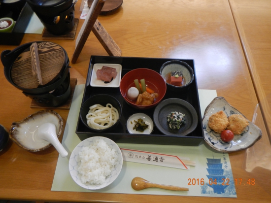 ７５番善通寺宿坊の夕食(精進料理)