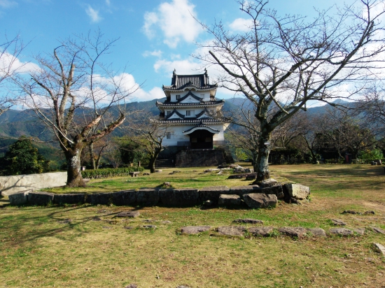 日本でも数少ない木造のお城「宇和島城」です。