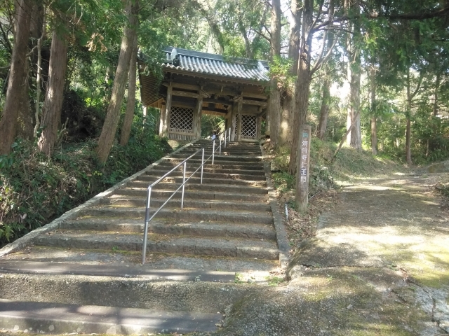 清瀧寺山門。